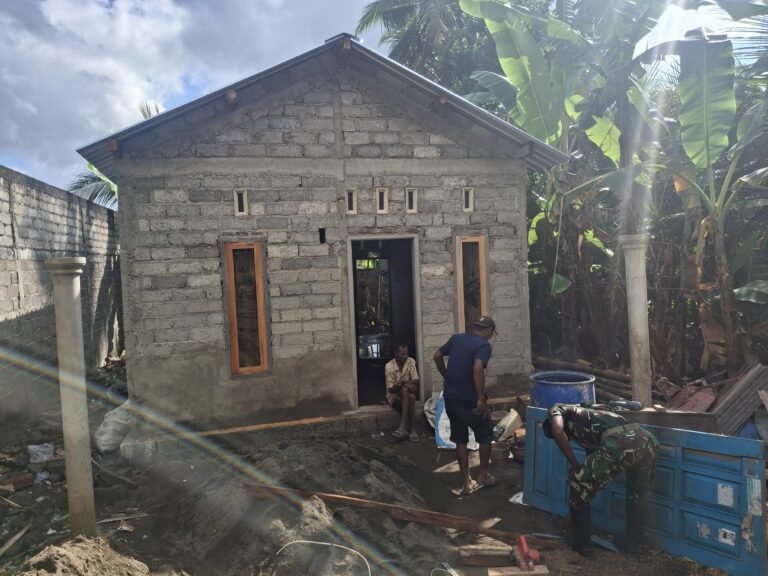Satgas TMMD 125 Kodim 0825/Banyuwangi Lanjutkan Pembangunan Rutilahu di Rumah Bapak Jemirin