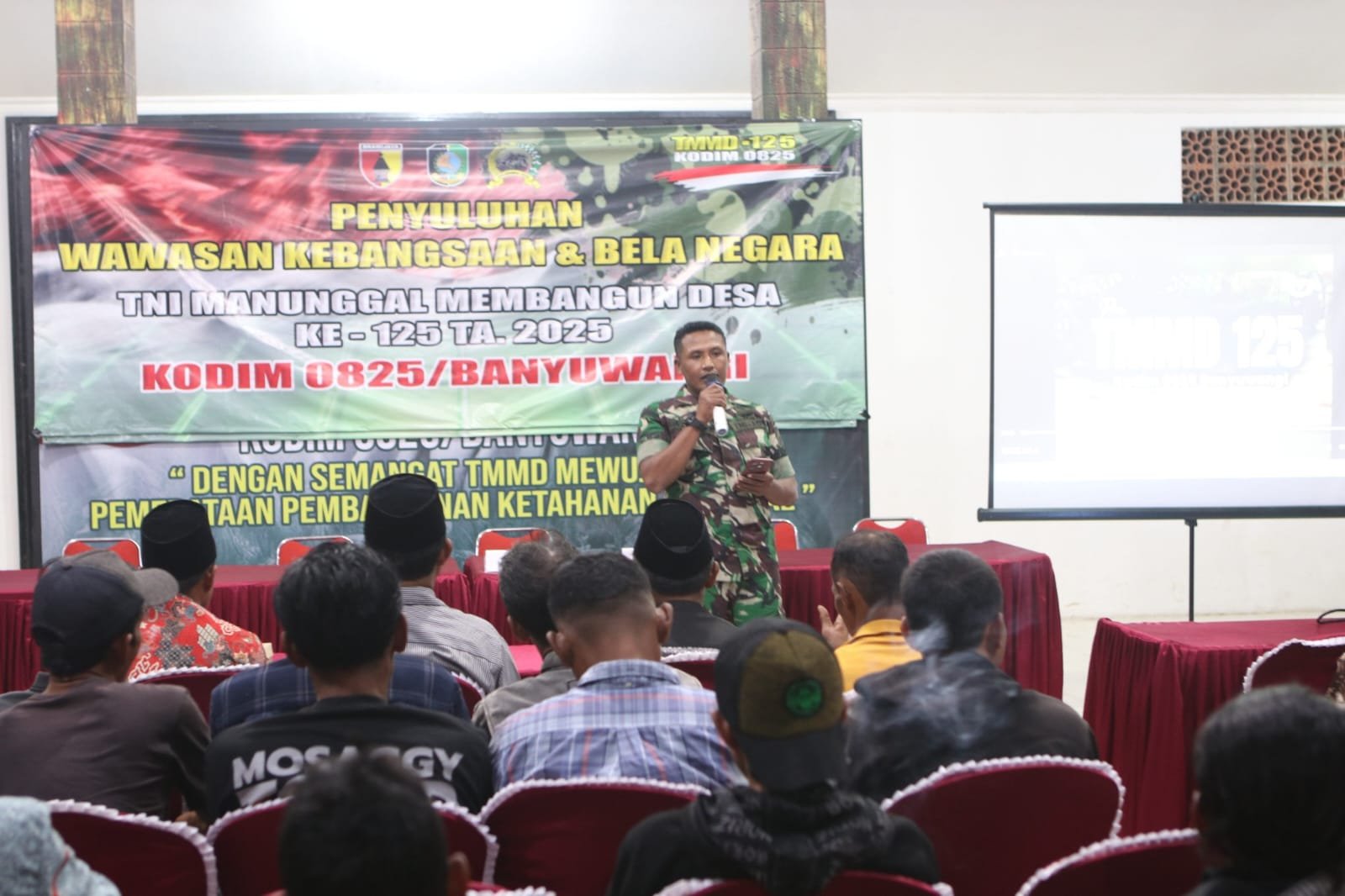 Satgas TMMD 125 Kodim 0825/Banyuwangi Laksanakan Kegiatan Wawasan Kebangsaan di Desa Kesilir